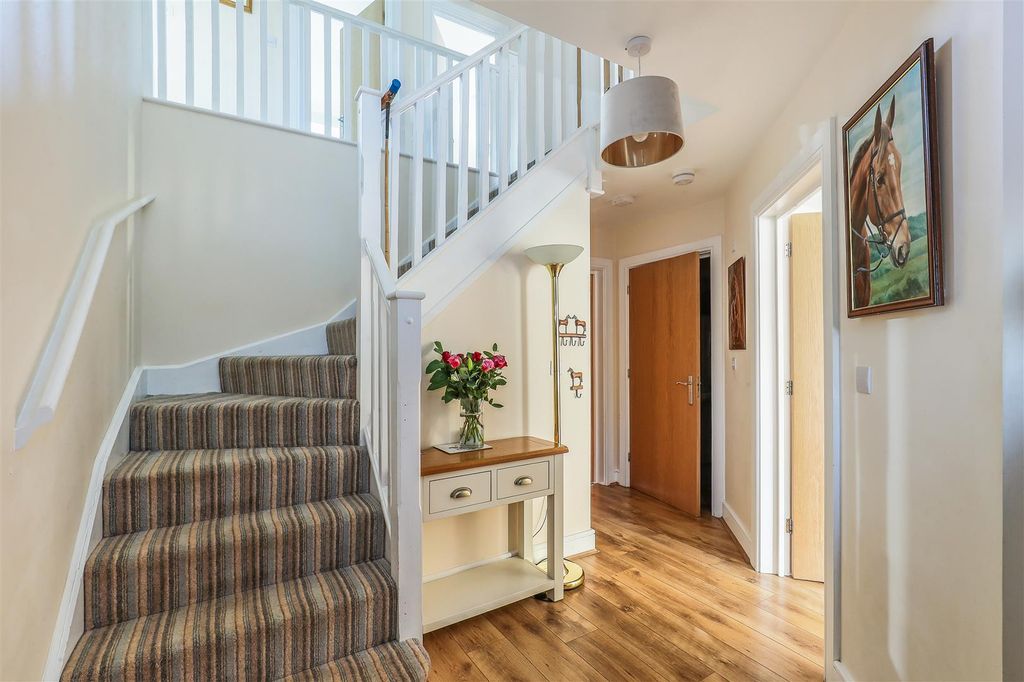 Property photo 2 of 23 Ph26_6352814.Jpg