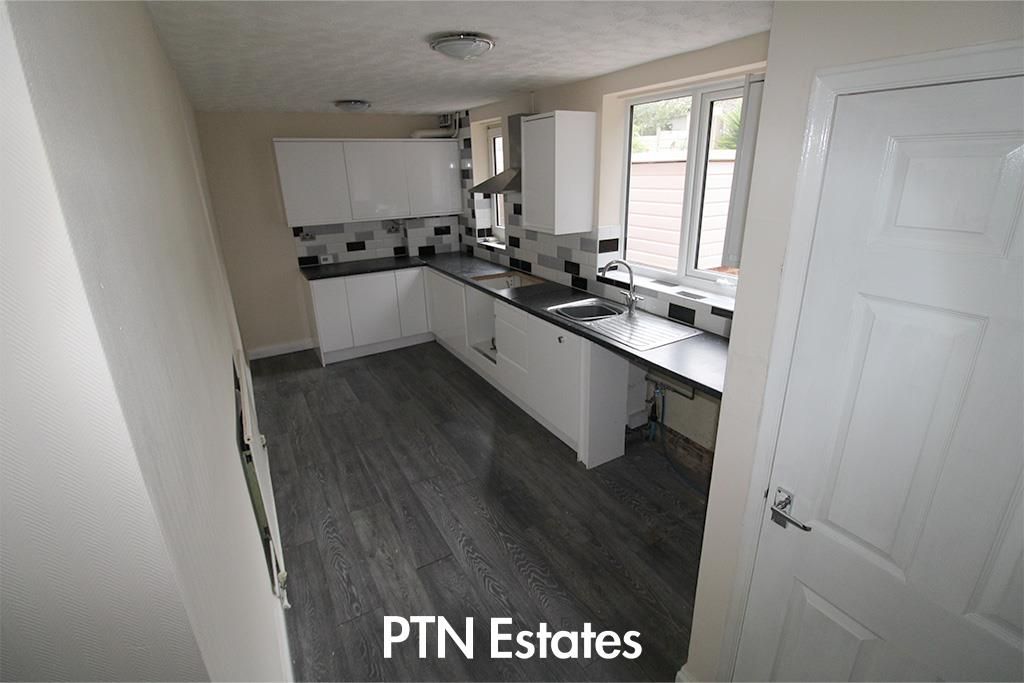 Property photo 3 of 13 Kitchen 2 .Jpg