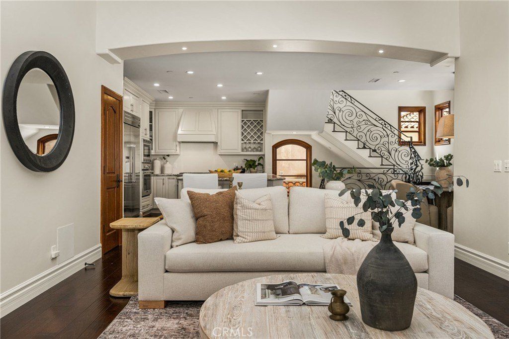 Property photo 2 of 40