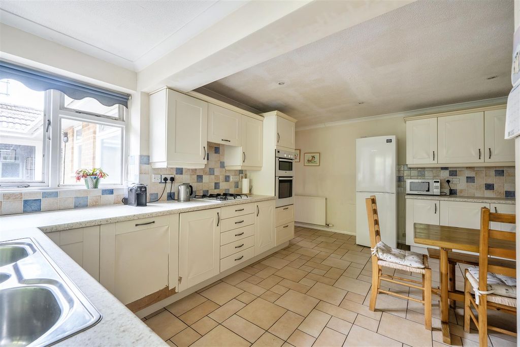 Additional image 7 of 4 bed bungalow for saleArdwell Close, Crowthorne, Berkshire RG45