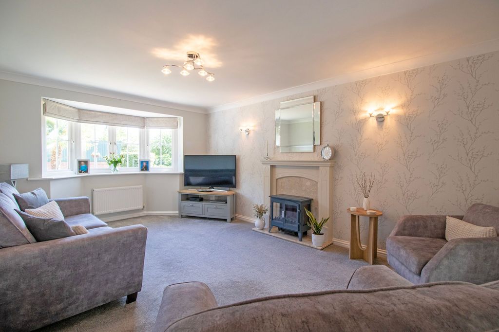 Property photo 2 of 33