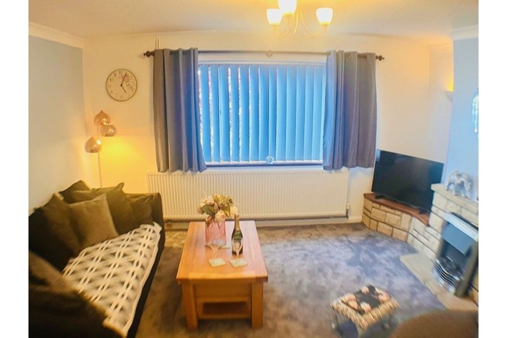 Property photo 3 of 11
