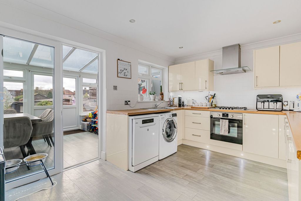 Property photo 3 of 24