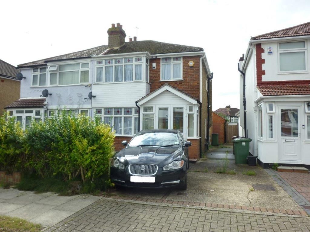 Property photo 1 of 18 Three Bed Semi Detached House In Stanmore