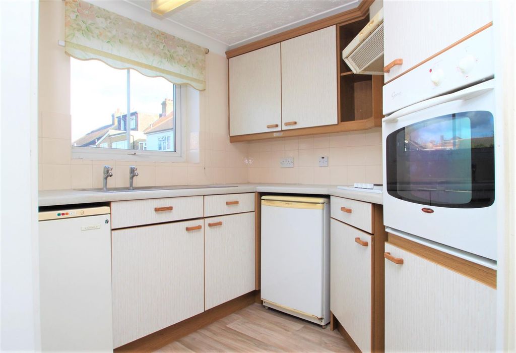 Property photo 2 of 9 Kitchen 1.Jpg
