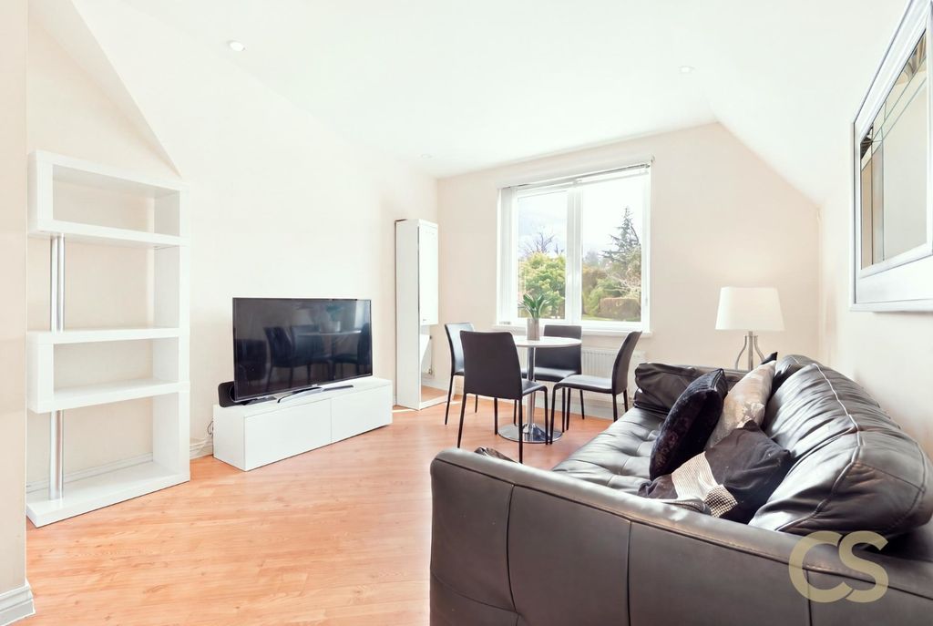 Property photo 2 of 13 5354193