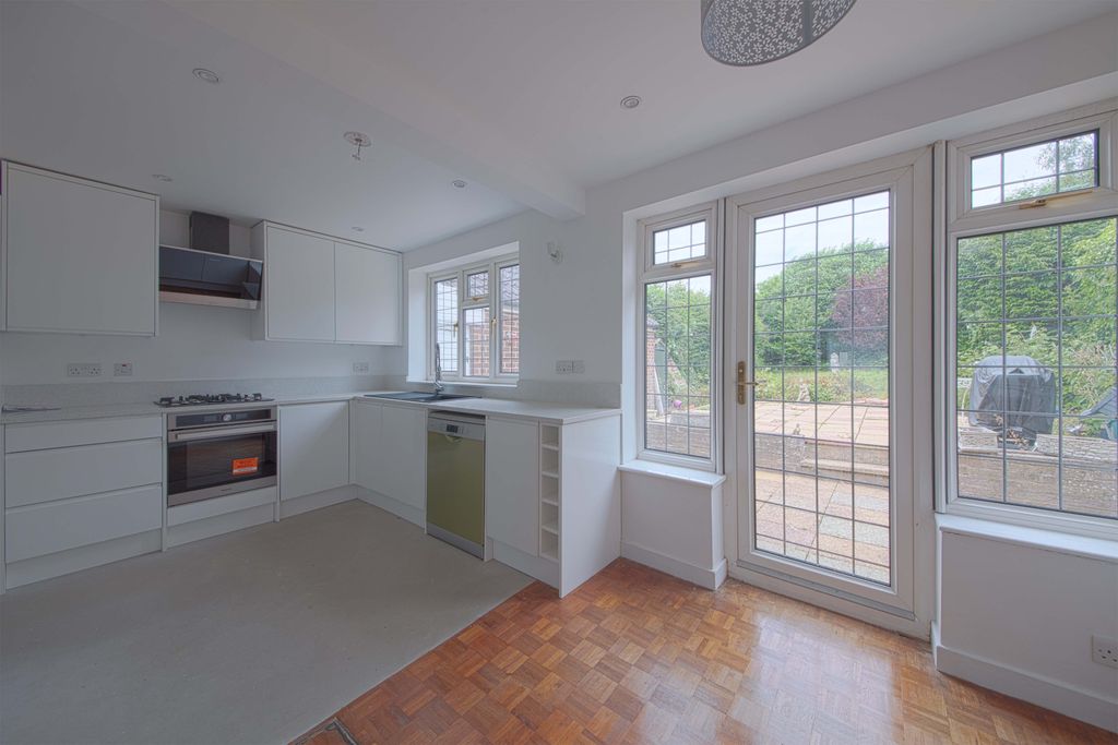 Property photo 2 of 30