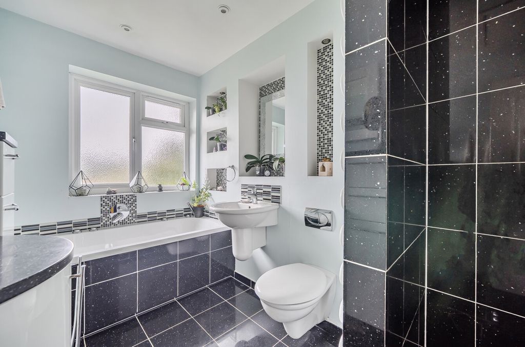 Additional image 18 of 4 bed detached house for saleLiphook, Hampshire GU30