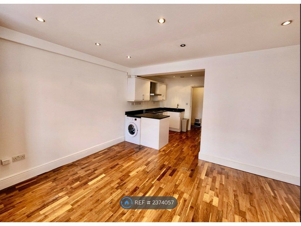 Property photo 2 of 7 Living Room