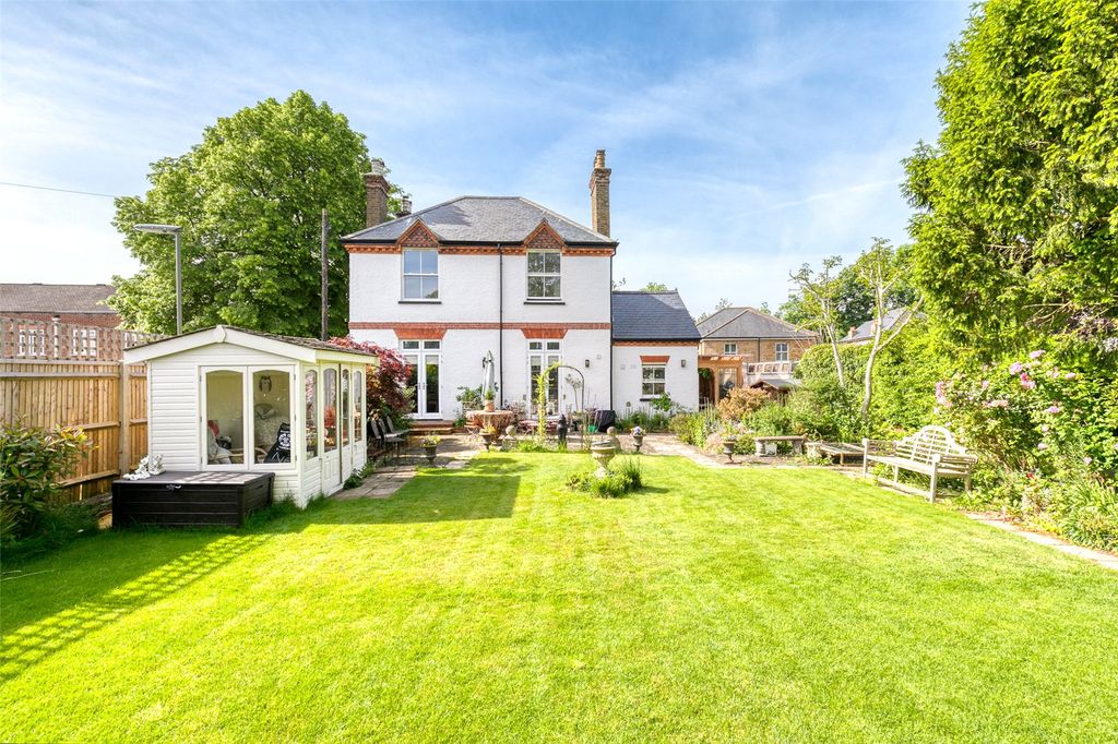 Property photo 3 of 18 Garden