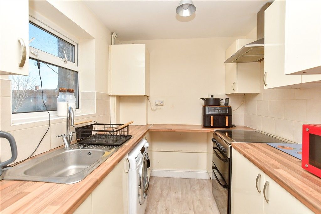 Property photo 2 of 7 Kitchen