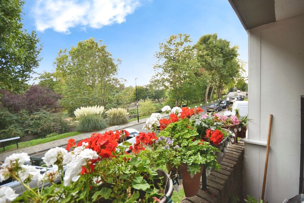 Property photo 3 of 11 Pbox-Garden-344345.Jpg