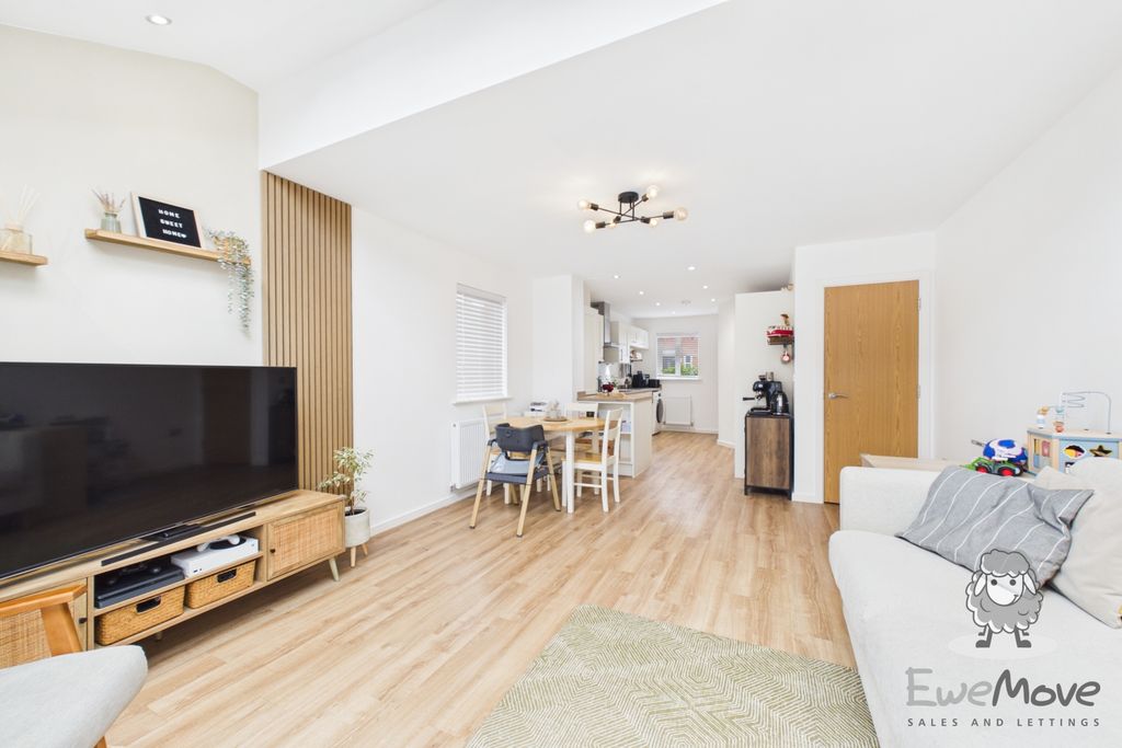 Property photo 3 of 16 19