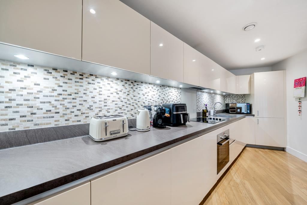 Property photo 3 of 19 Kitchen