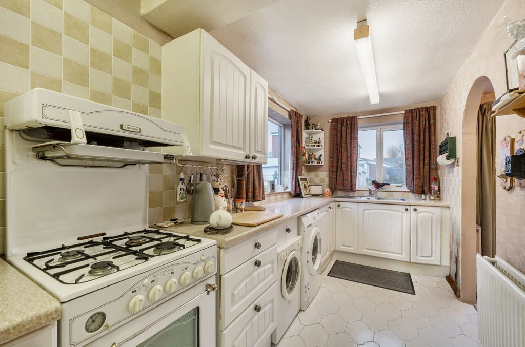 Property photo 3 of 21 1393254-11-693Fe5...