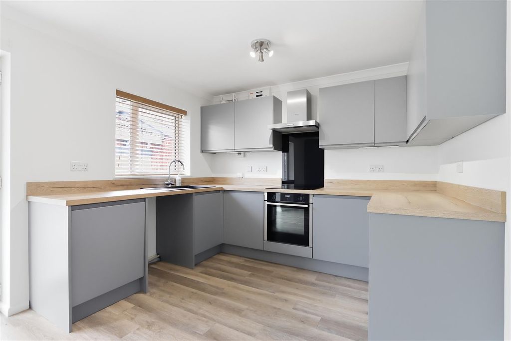 Property photo 2 of 10 Kitchen/Diner