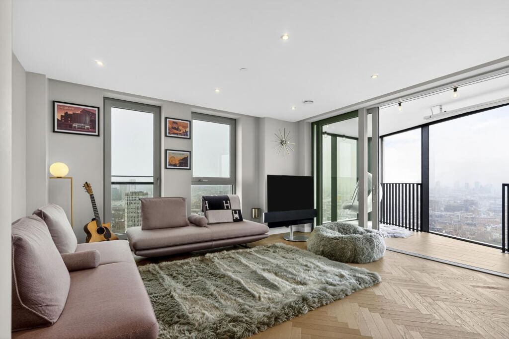 Property photo 2 of 17