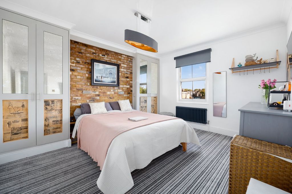 Property photo 3 of 28