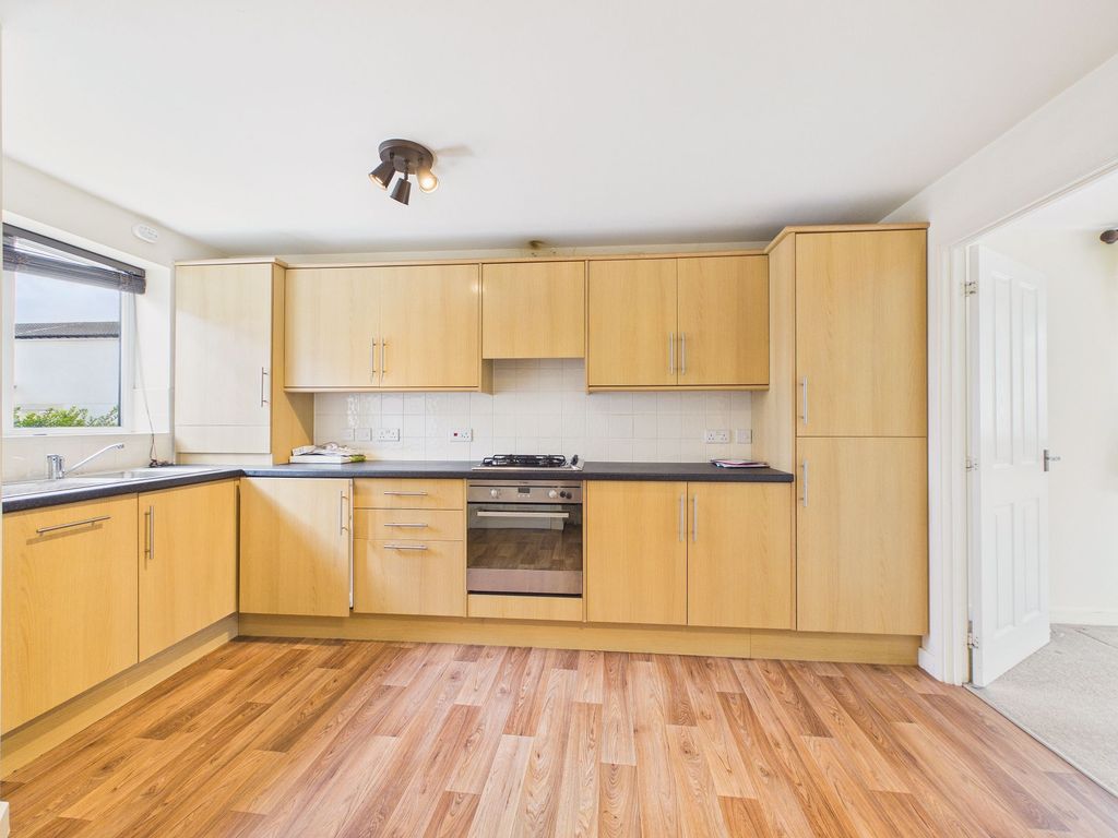 Property photo 2 of 10 Dining Kitchen