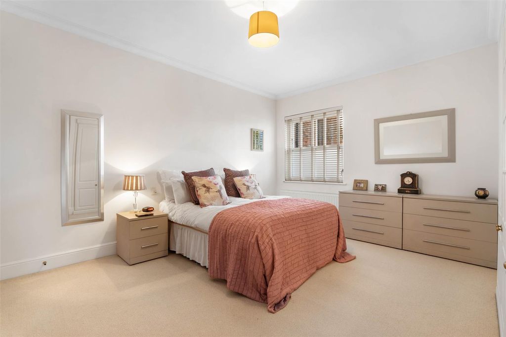 Additional image 8 of 2 bed flat for salePayton Street, Stratford-Upon-Avon CV37