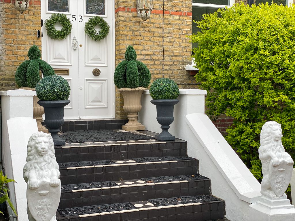 Property photo 3 of 87 Entrance