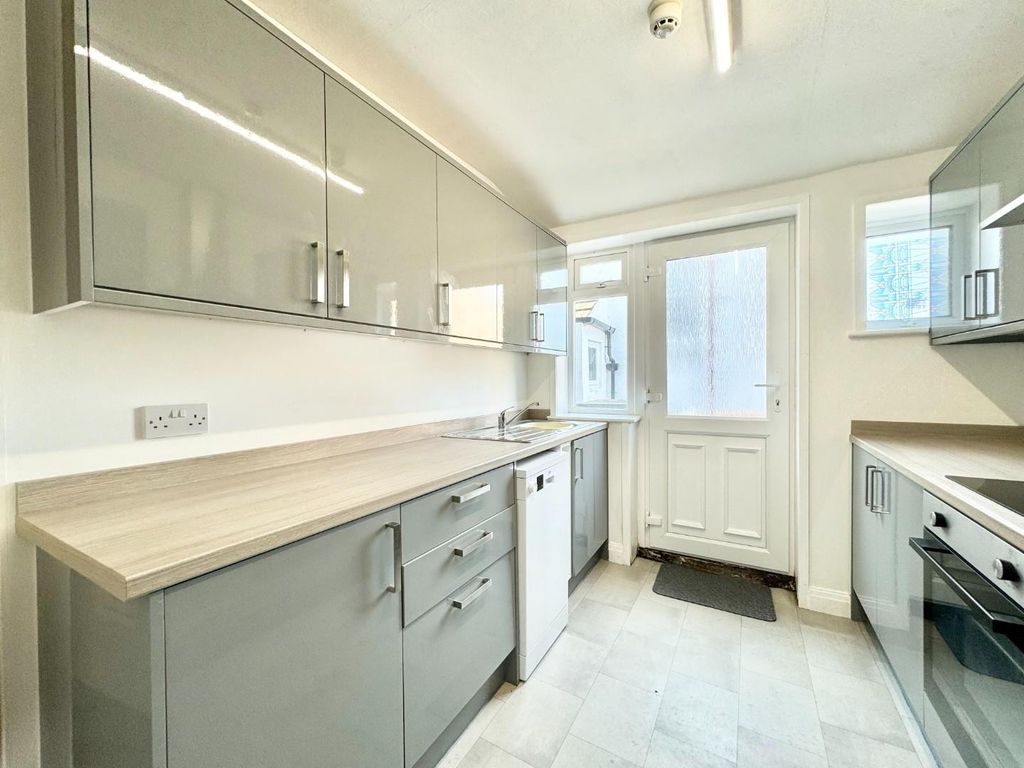 Property photo 2 of 14 Kitchen
