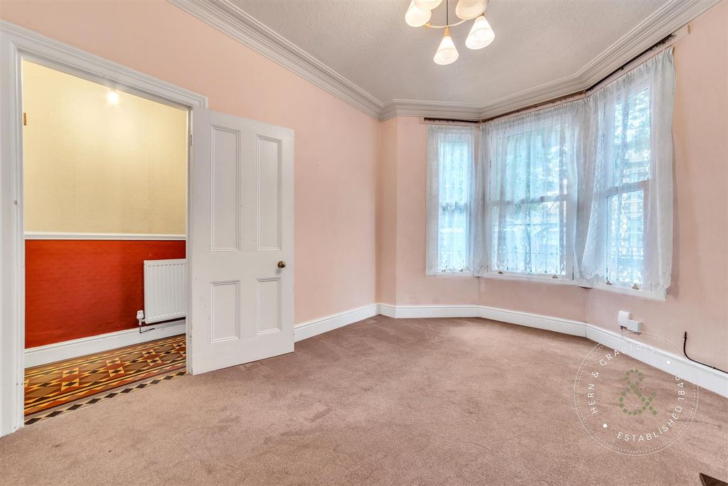 Property photo 3 of 25 Courtenay-Road-13.Jpg