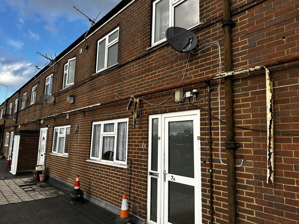 Property photo 1 of 6 Photo 6