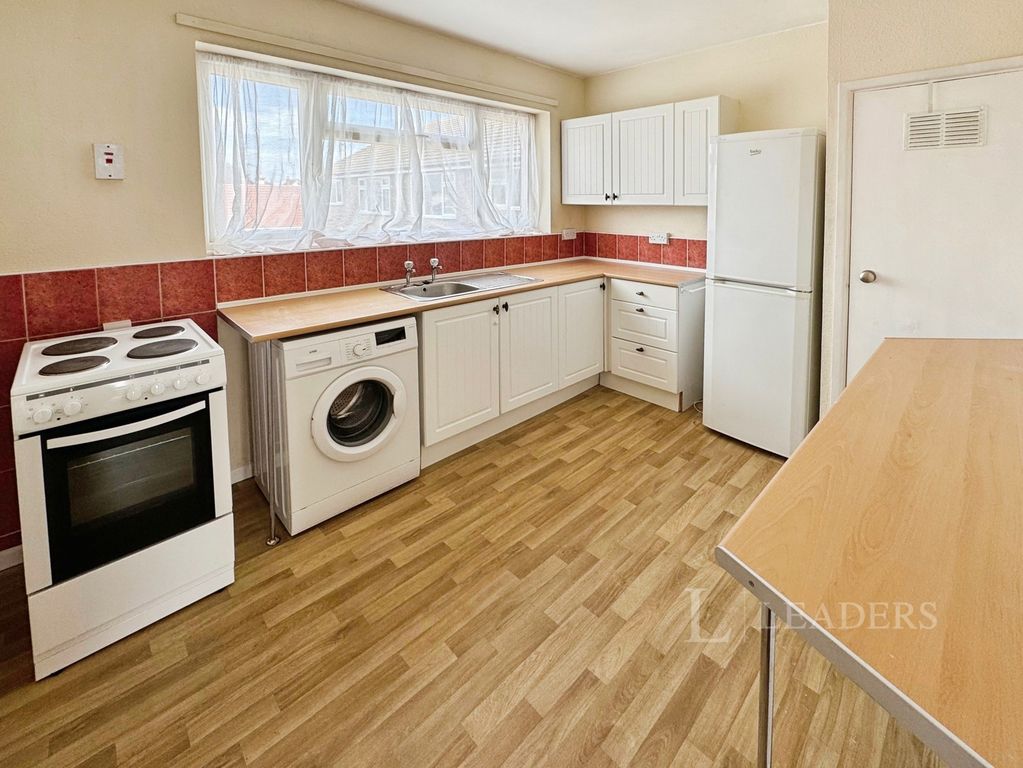 Property photo 3 of 12 Kitchen