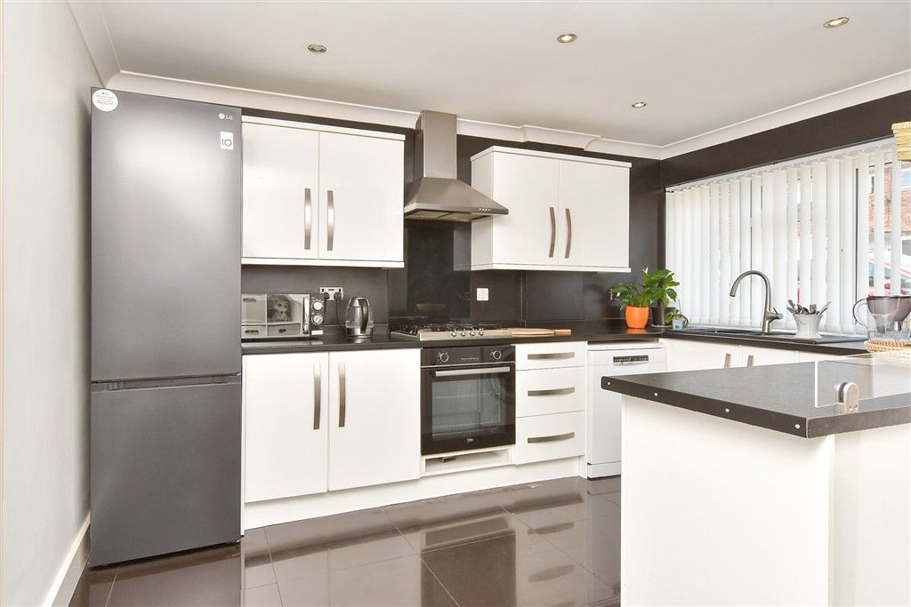 Property photo 2 of 13 Kitchen/ Dining Room