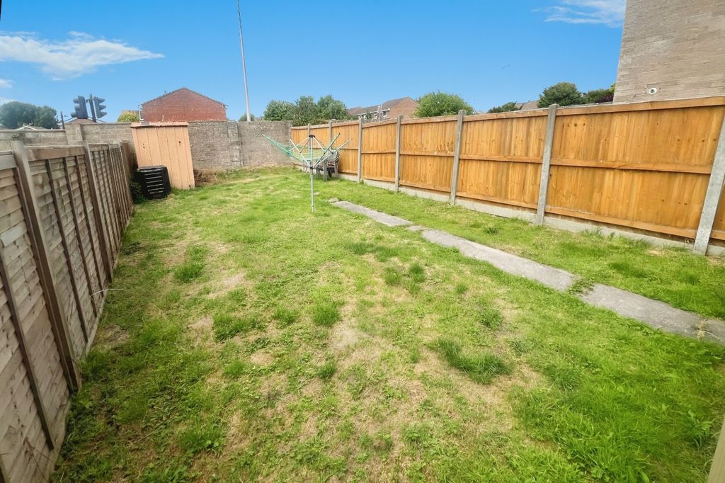 Property photo 2 of 8 Garden