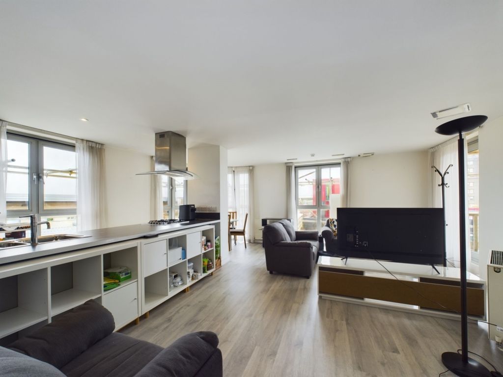 Property photo 1 of 9 Lrg_Cam03750G0-Pr0016-Still005