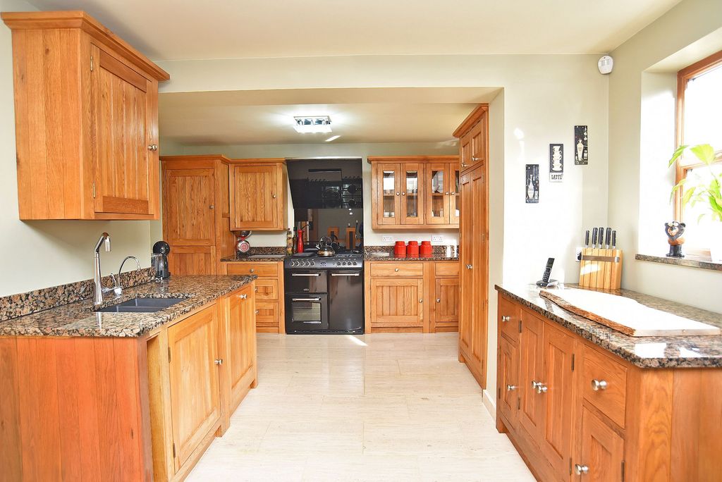 Property photo 3 of 25