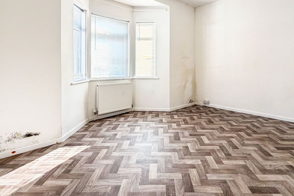 Property photo 2 of 15 2 Churchill Road, St Thomas, Exeter, Devon, Ex2 9Bu