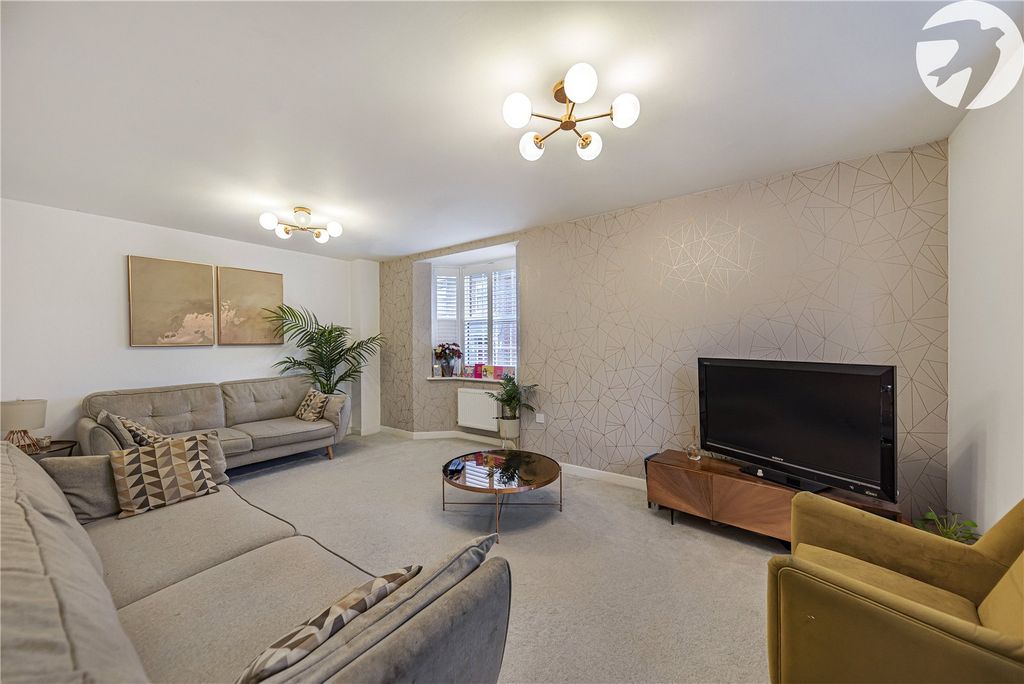 Property photo 2 of 24 Lounge