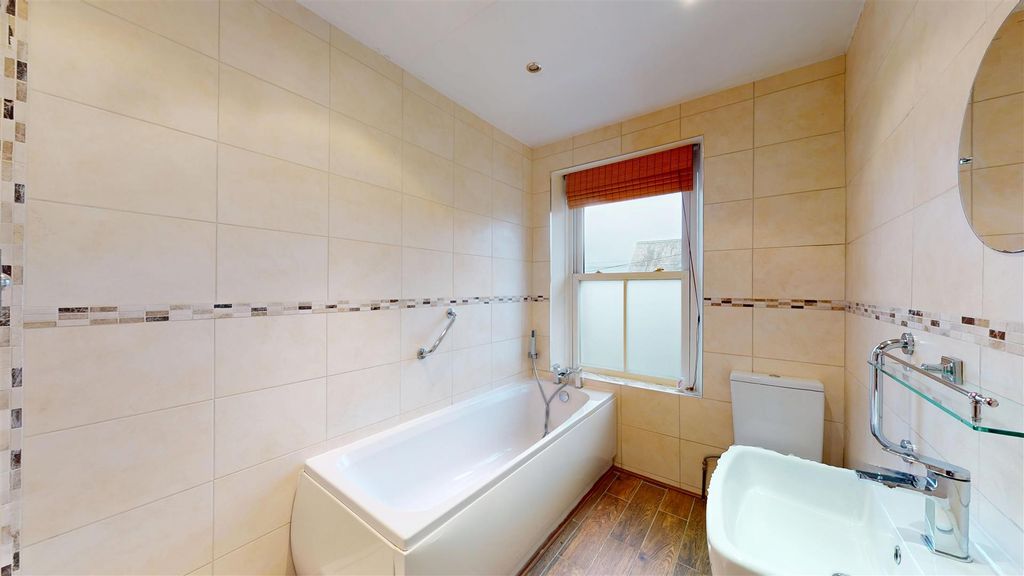 Property photo 3 of 11 58-Carlton-Street-11142025_090310.Jpg