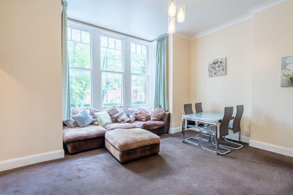 Property photo 3 of 12 Spacious Lounge