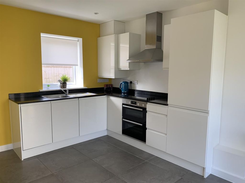 Property photo 2 of 19 Kitchen