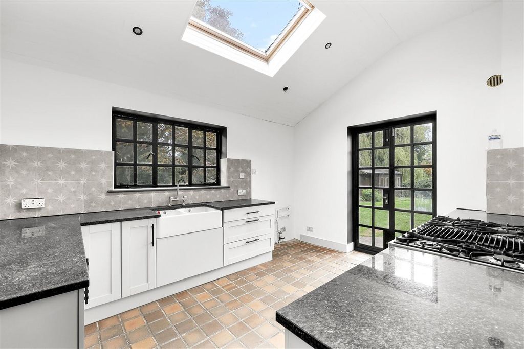 Property photo 3 of 23 4D4A5458.Jpg