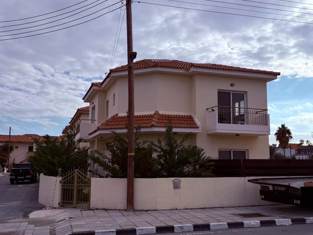 Property photo 1 of 23