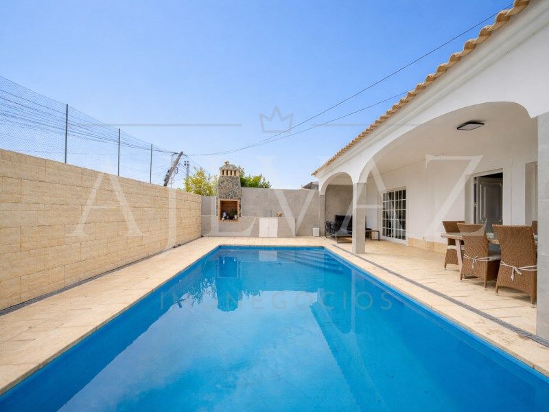 Property photo 2 of 39