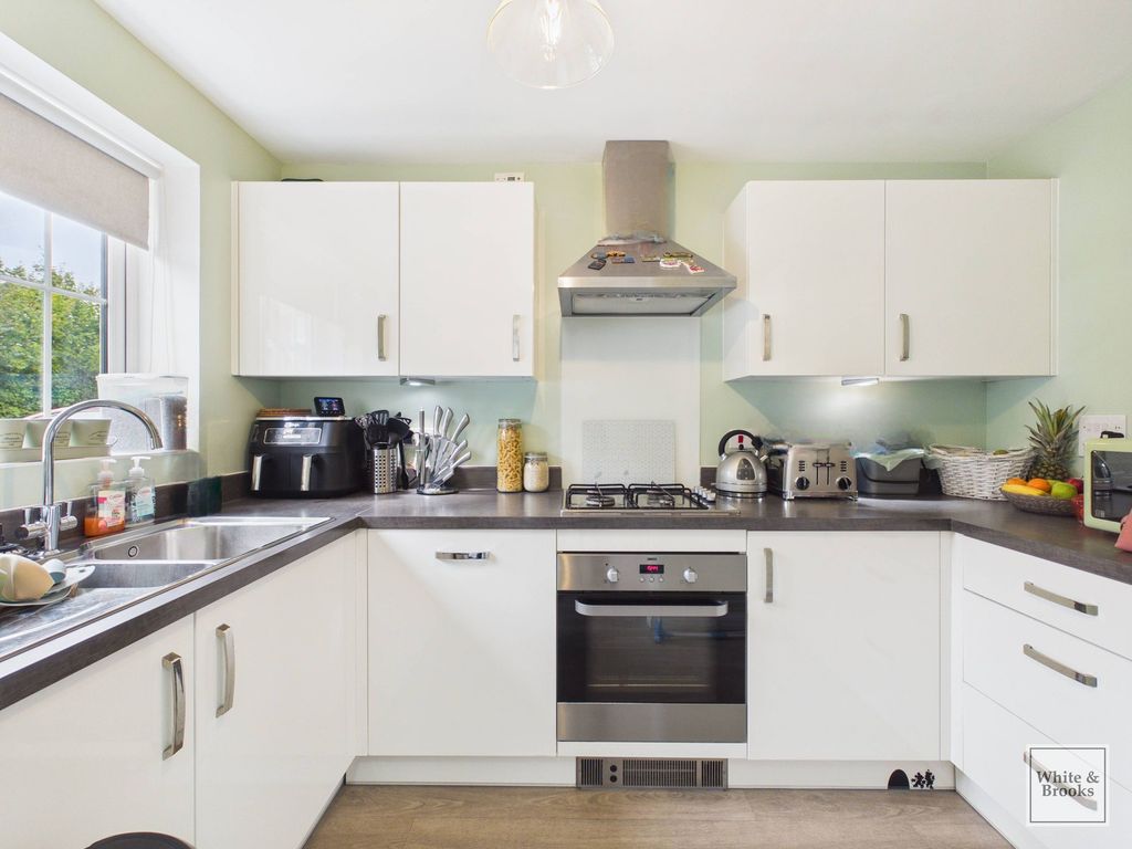 Property photo 3 of 16 Kitchen