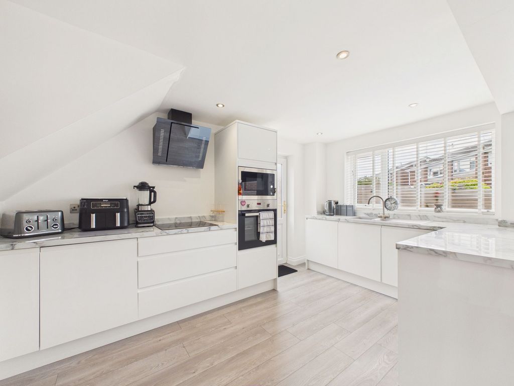 Property photo 3 of 15 Kitchen