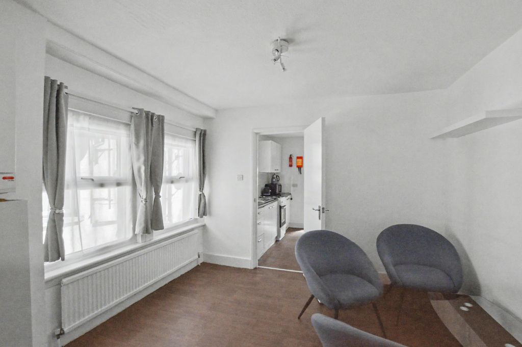Property photo 3 of 14 13 Green Street, Forest Gate, E7 8Da
