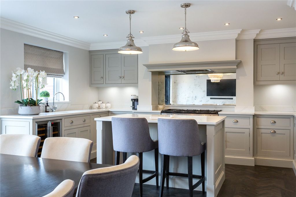 Property photo 2 of 32 Kitchen/Diner