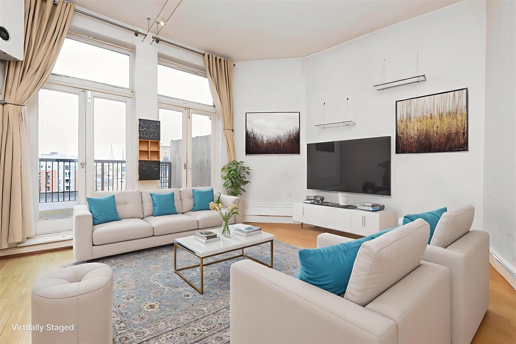 Property photo 2 of 10 Flat-3-80-Colston-Street-Bs1-16 - Living Room - St