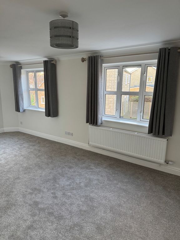 Property photo 3 of 15 Lounge / Diner