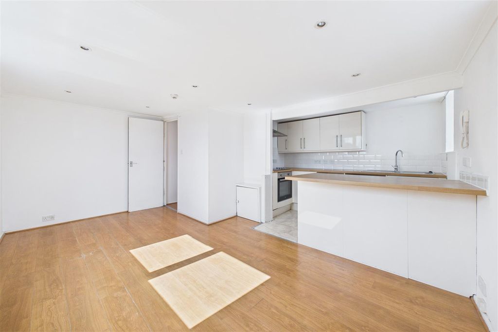 Property photo 3 of 10 Lounge Kitchen .Jpg