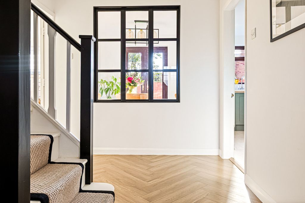 Property photo 2 of 30