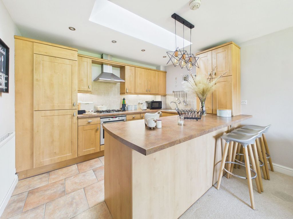 Property photo 3 of 16 Kitchen Area